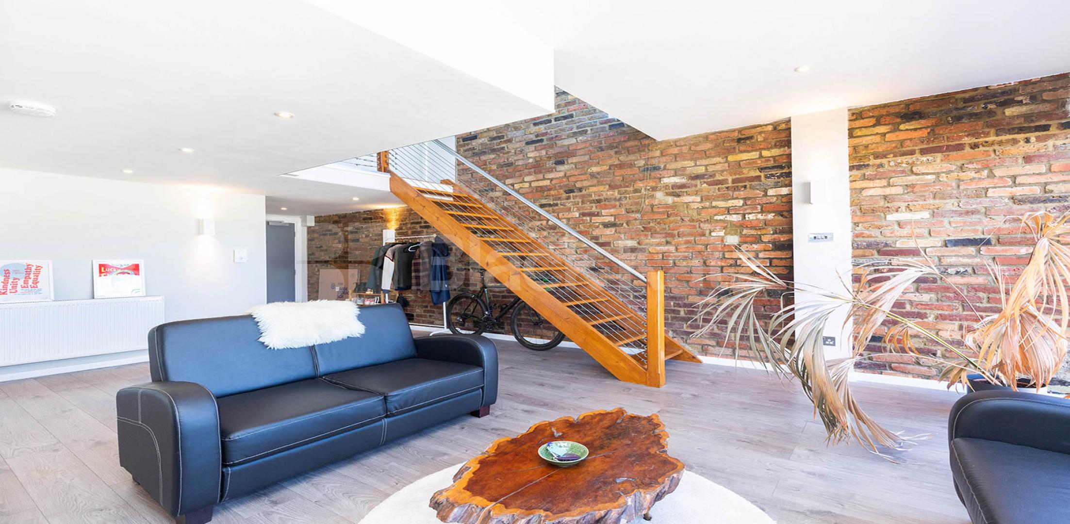			3 Bedroom, 1 bath, 1 reception Maisonette			 EAGLE HOUSE-EAGLE WHARF ROAD, OLD STREET-SHOREDITCH
